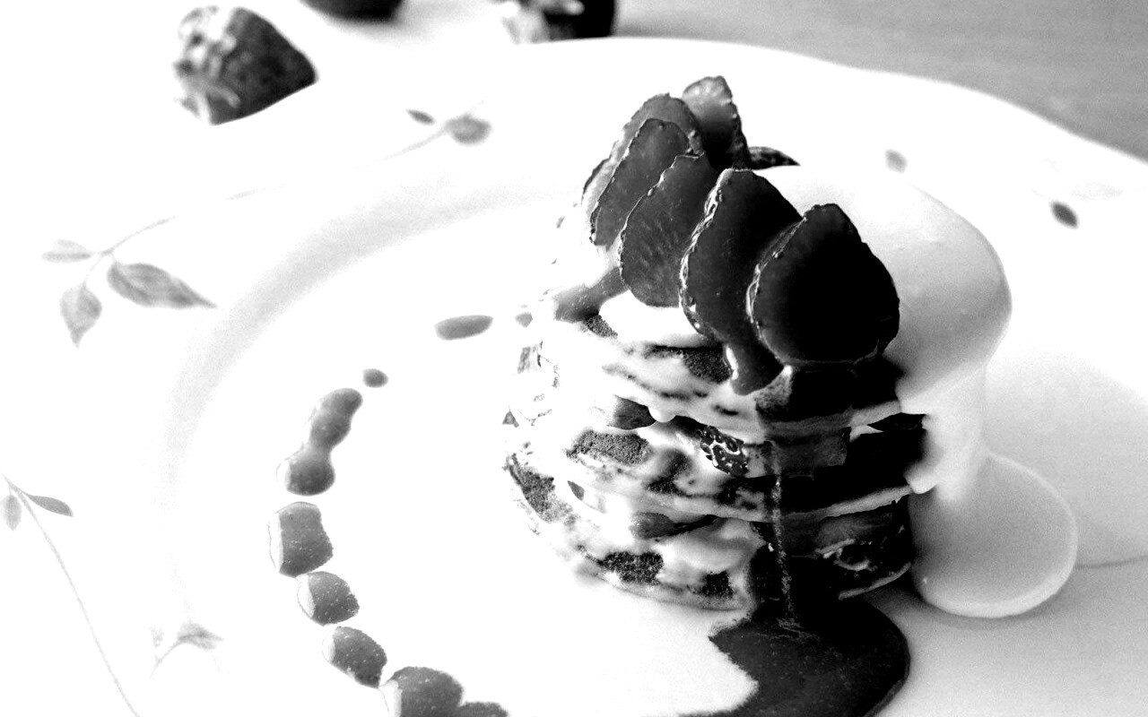 Блинчики с клубникой обои