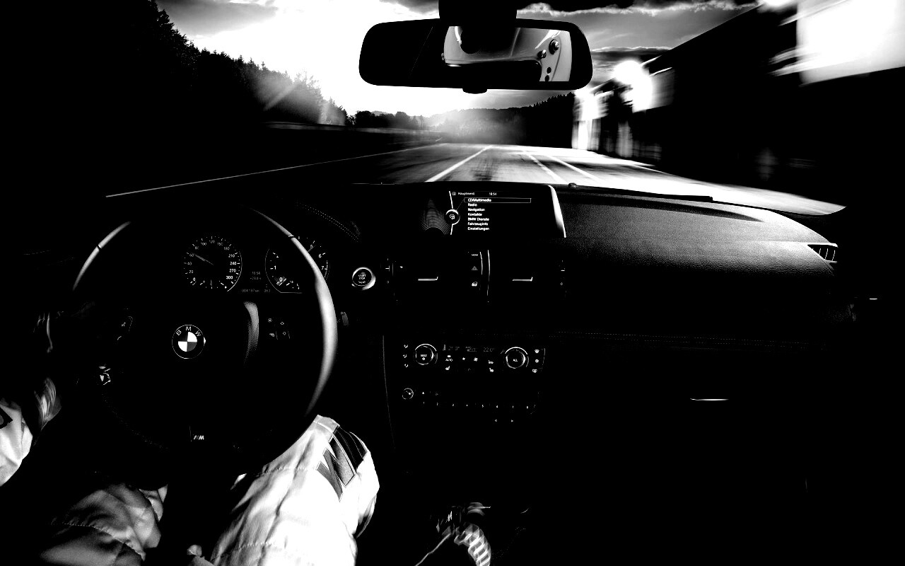За рулём BMW обои