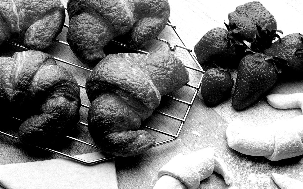 Круассаны с клубникой обои