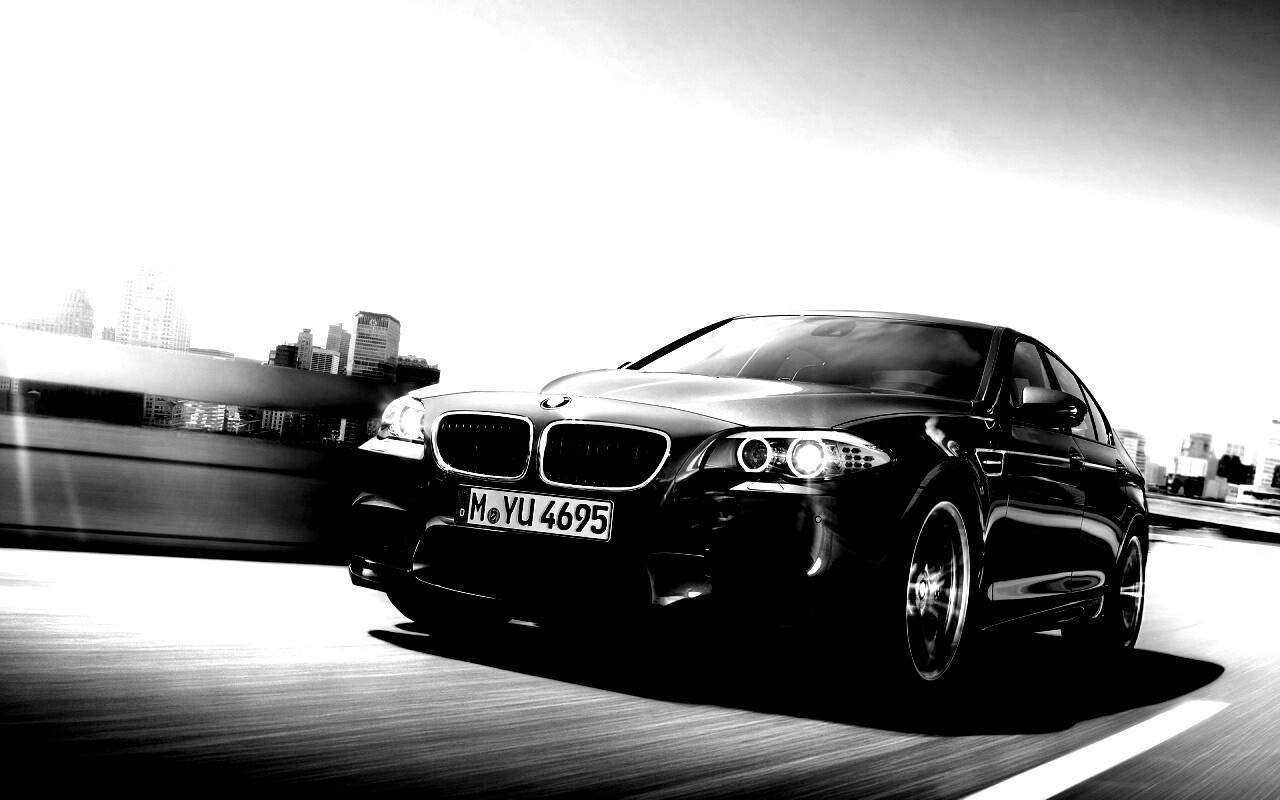 БМВ Ф10 в лучах солнца обои