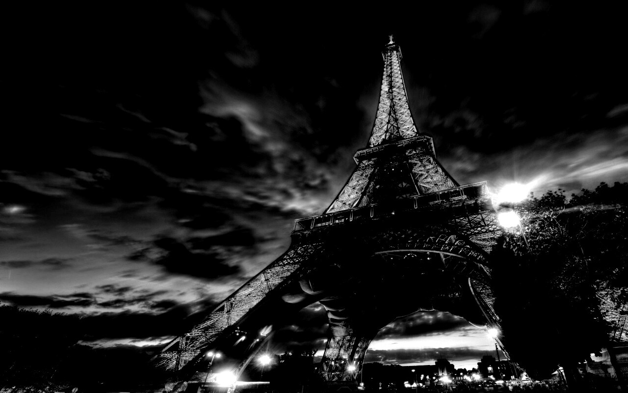 Вид снизу на Эйфелеву башню обои