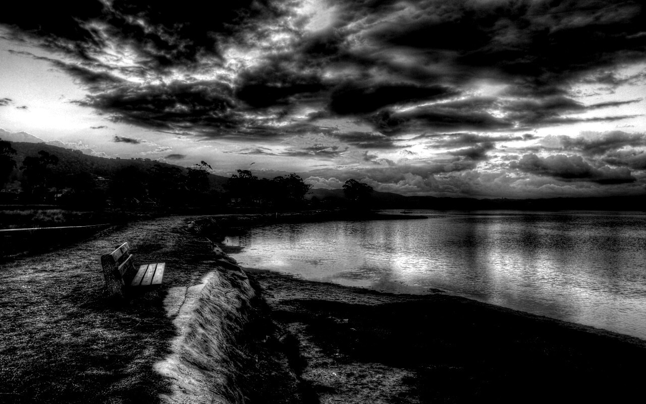 Скамейка у озера обои