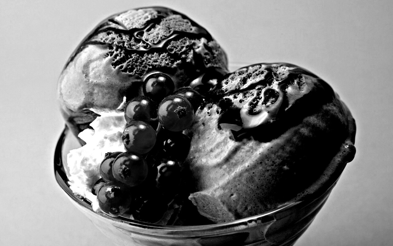 Шоколадное мороженое со смородинкой обои