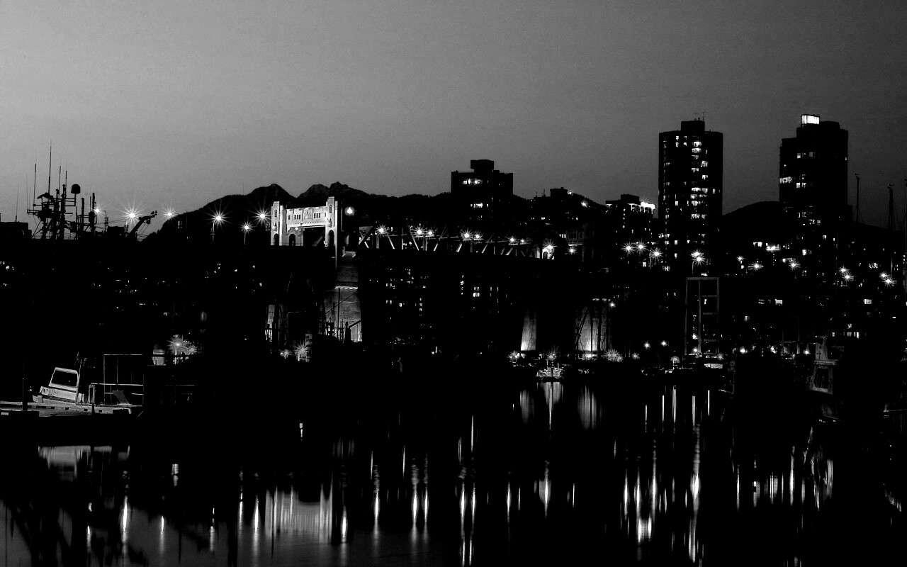 Мост и катера на закате обои