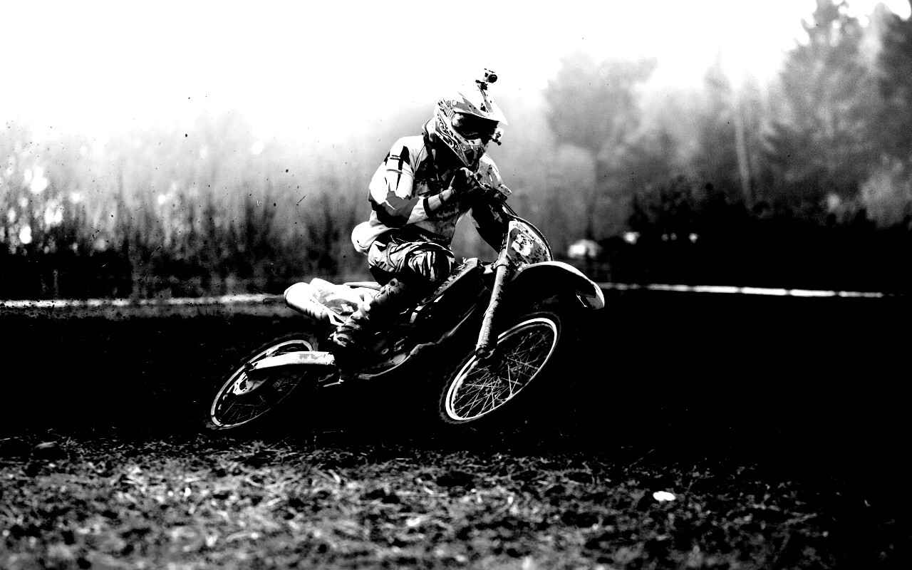 Зрелищное ралли на мотоциклах обои