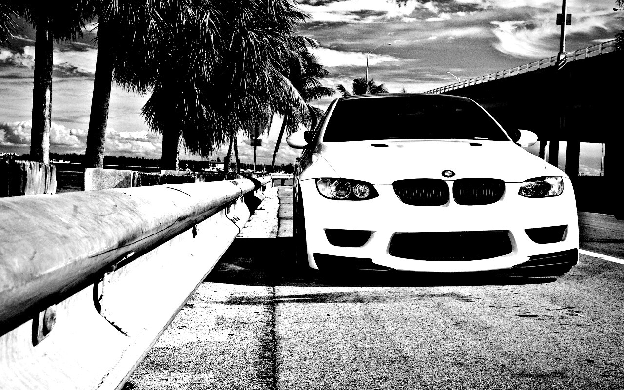 BMW в тропиках обои