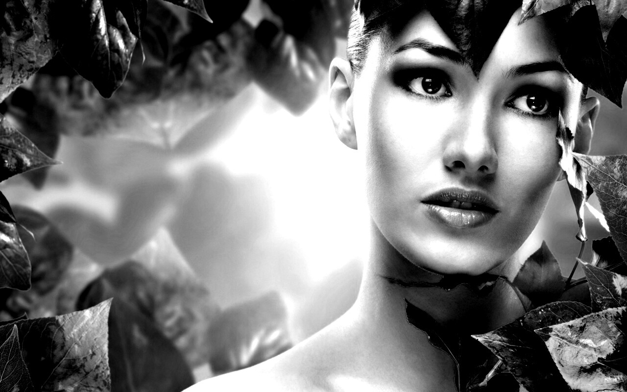 Девушка с зелеными листьями обои