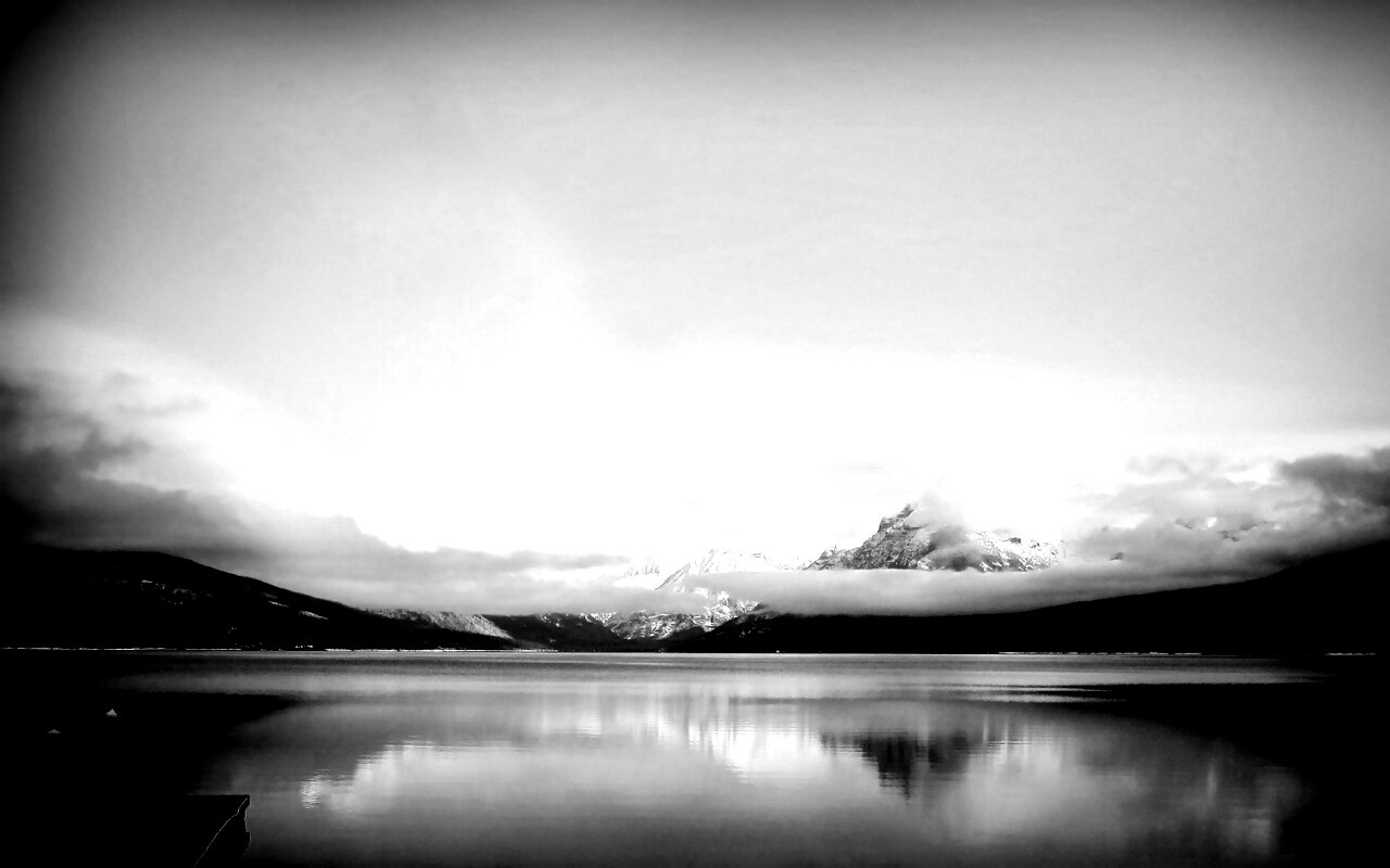 Спокойное горное озеро обои