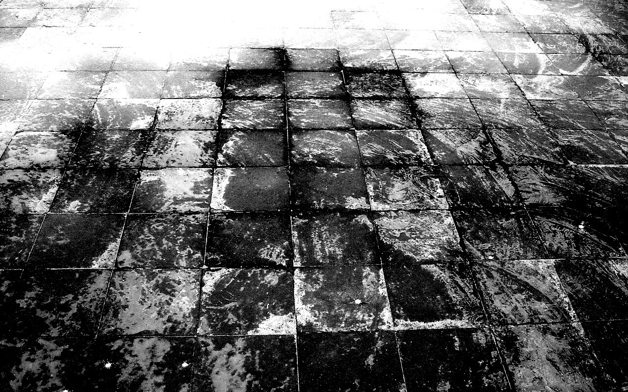 Дорога из серой плитки обои