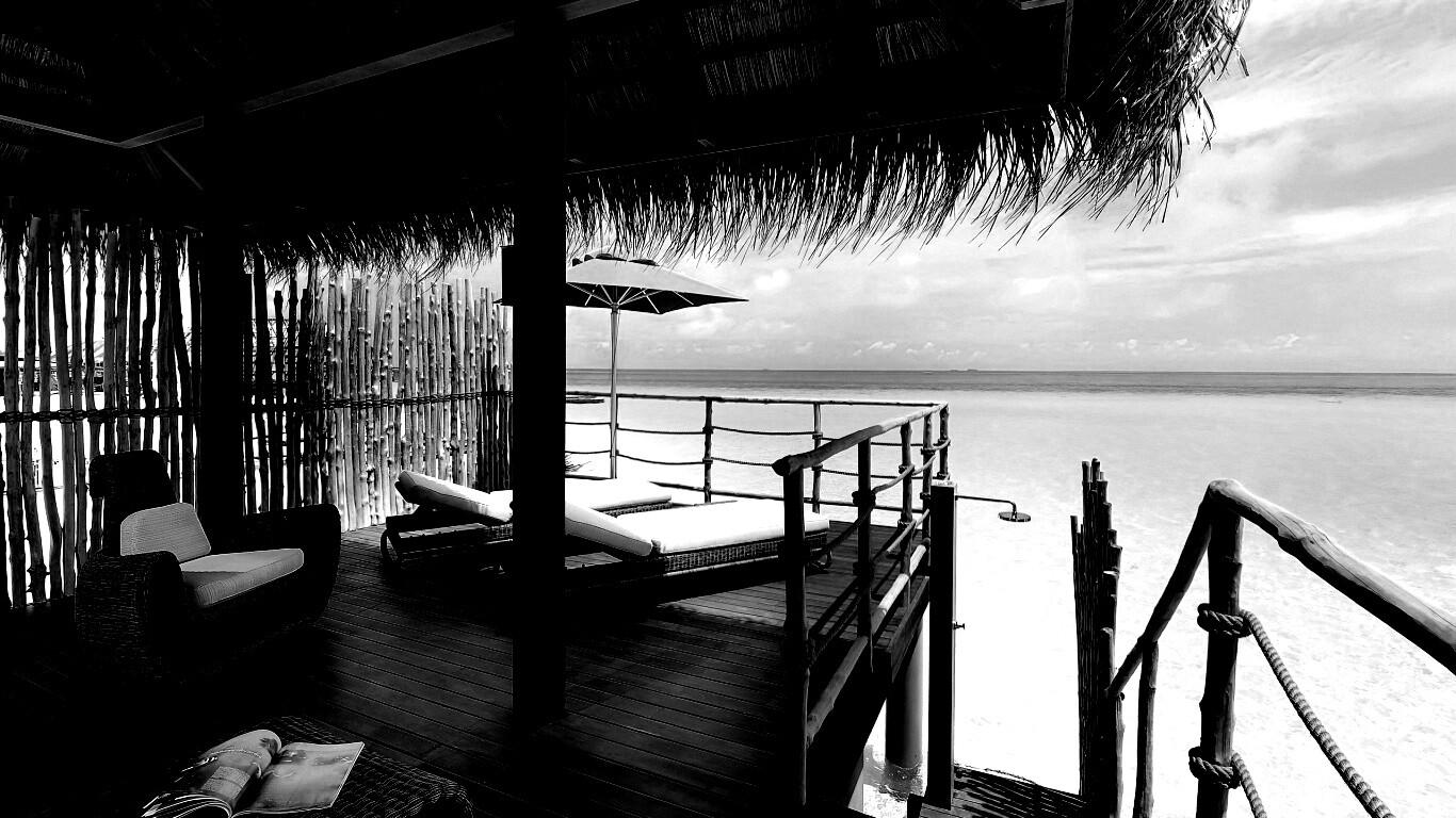 Домик на пляже обои