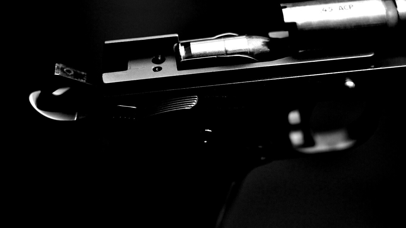 Разобранный пистолет обои