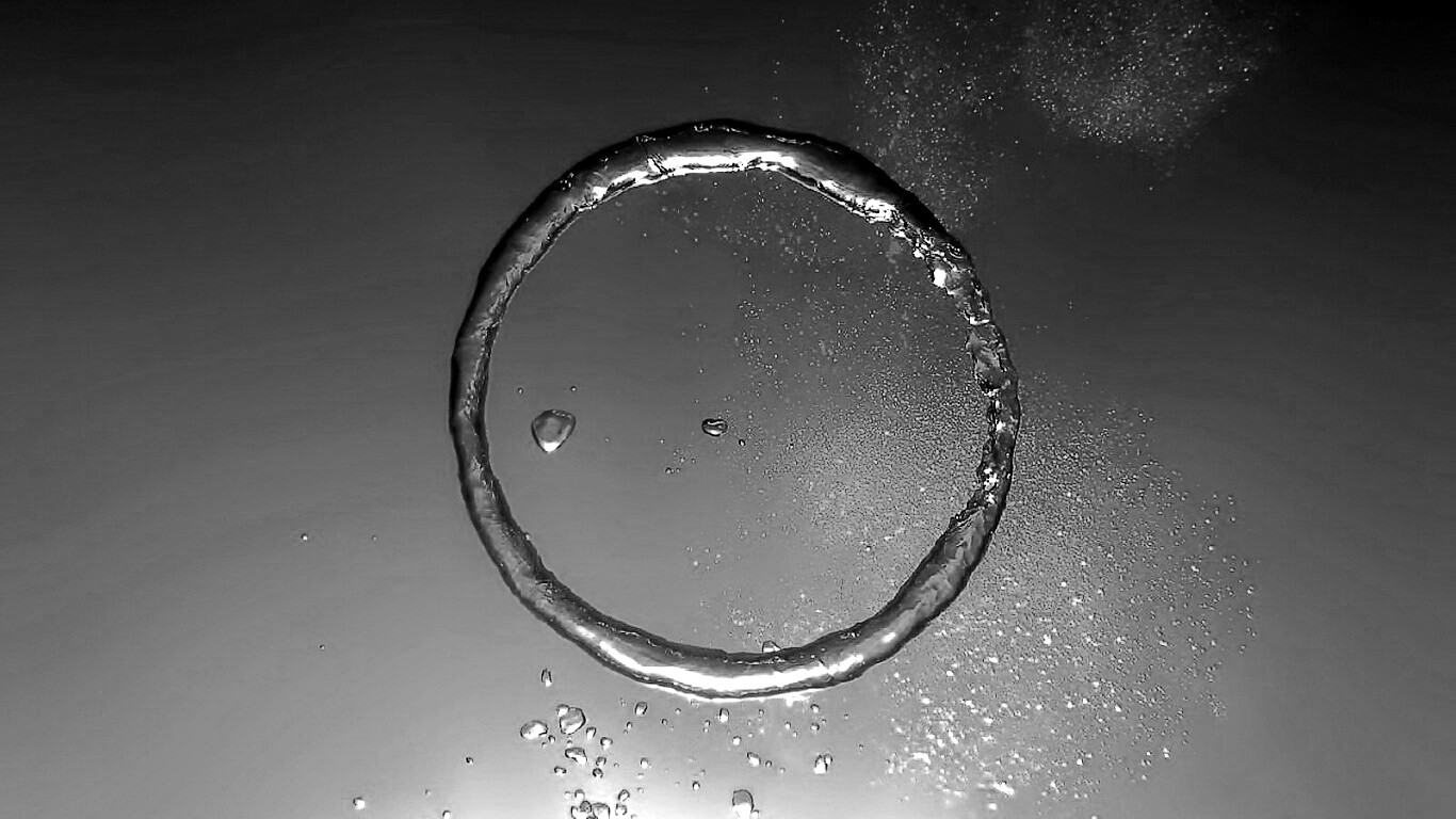 Кольцо из воды обои