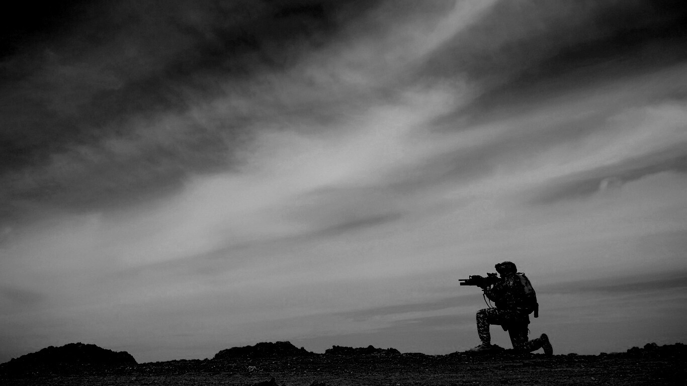 Стрельба с колена обои