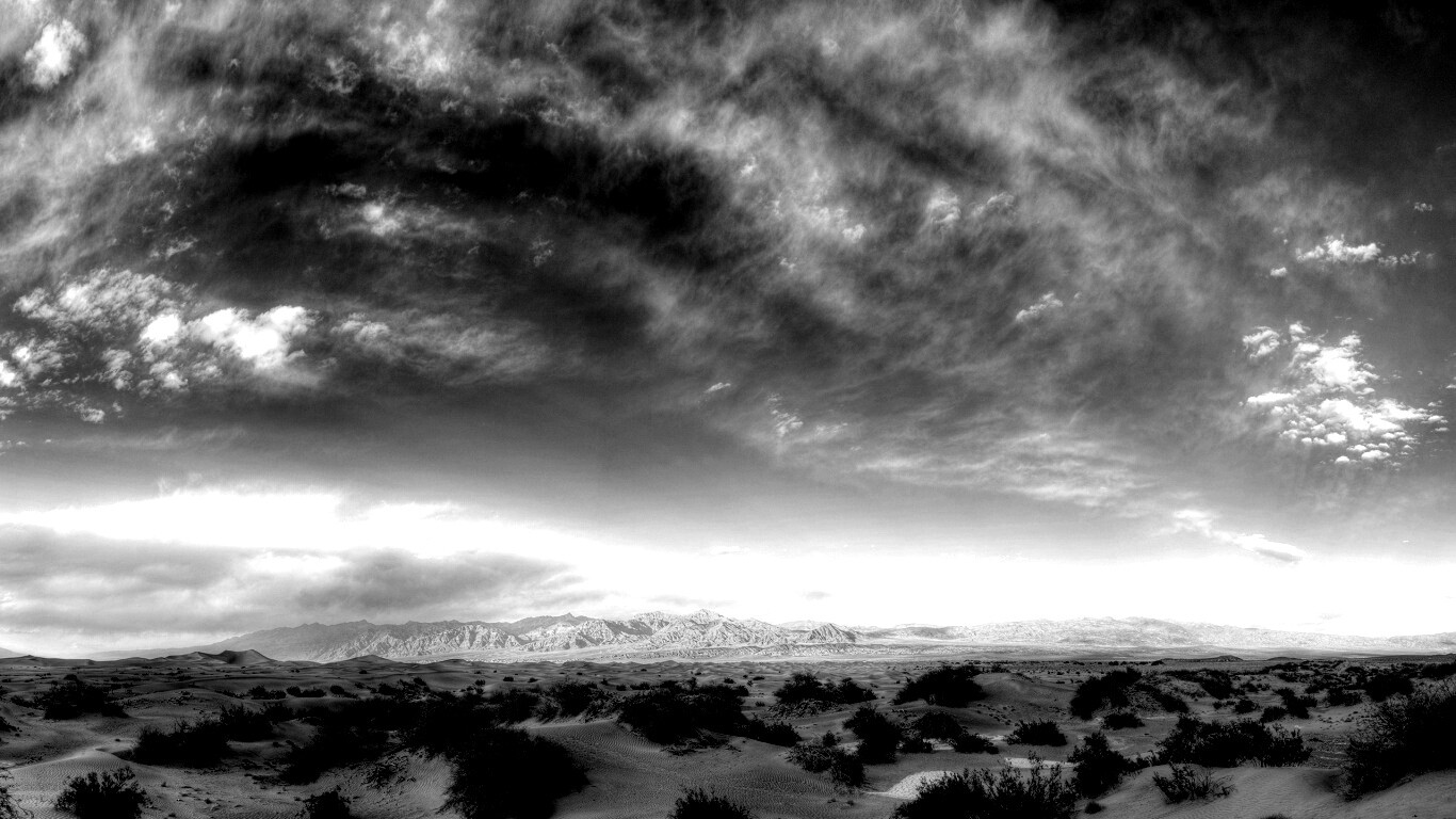 Горы в пустыне обои