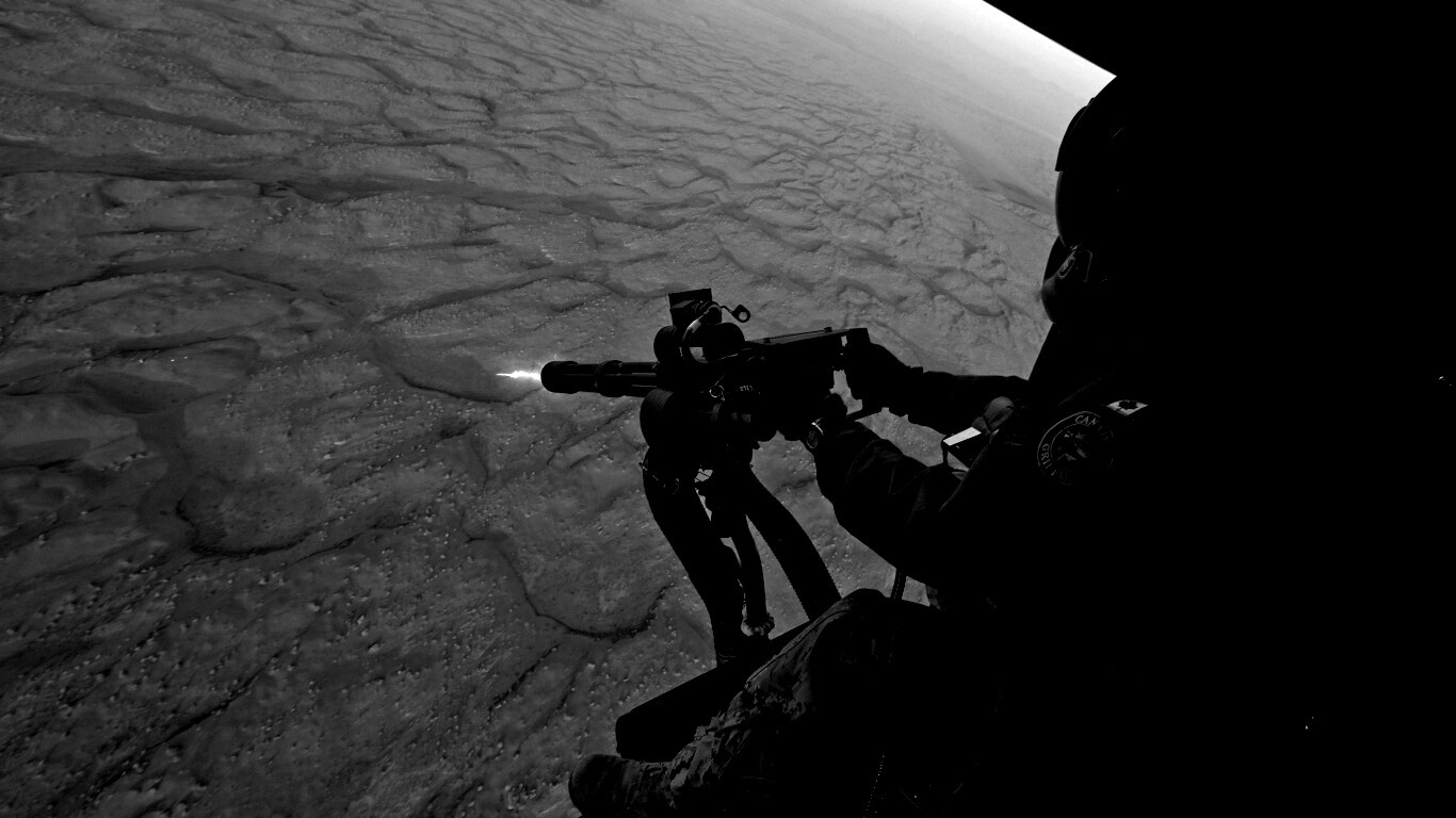 Обстрел с борта вертолета обои