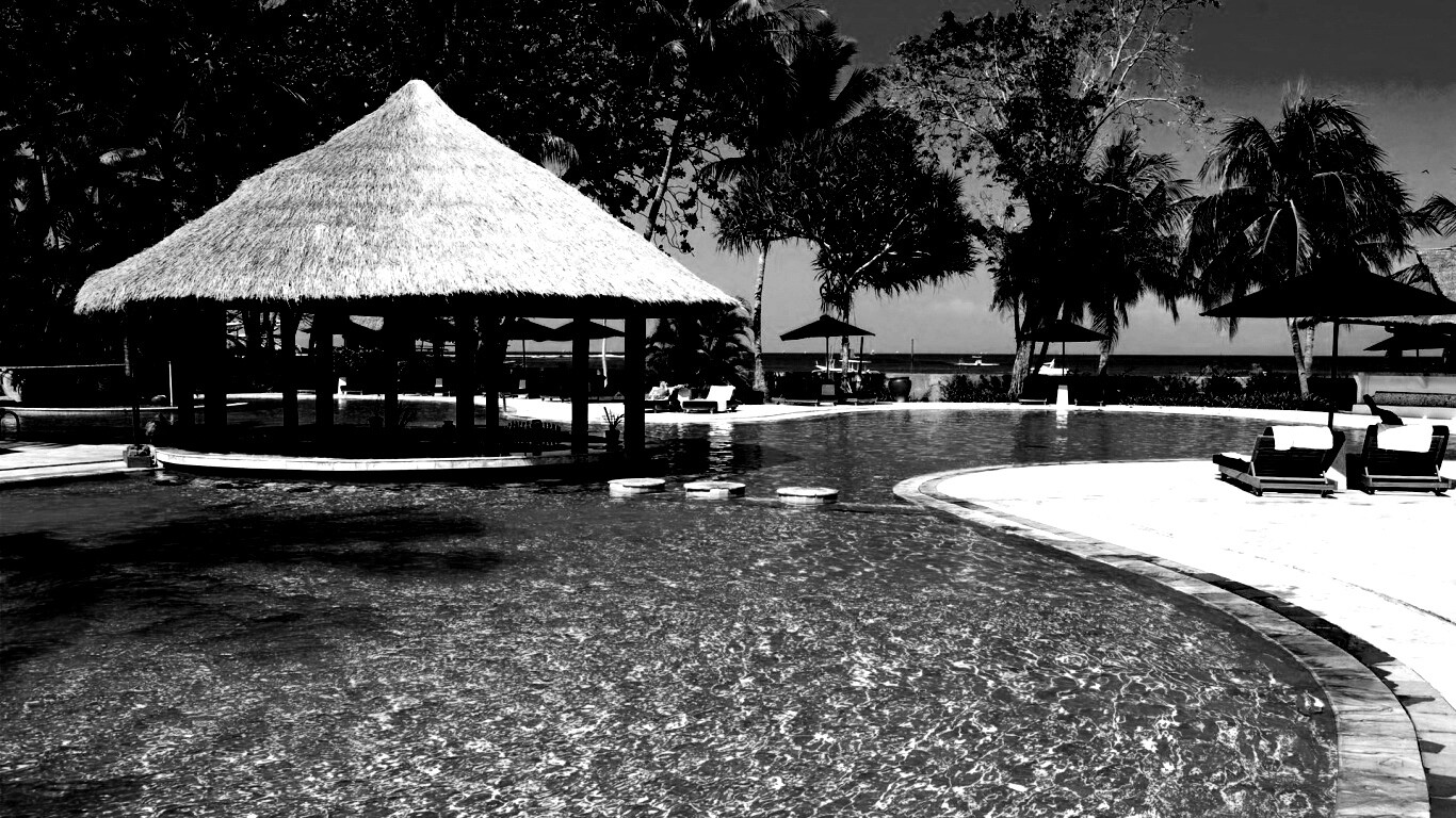 Бассейн отеля обои