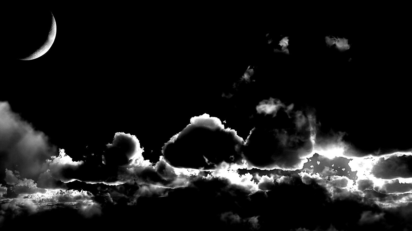 Облака и луна в ночном небе обои