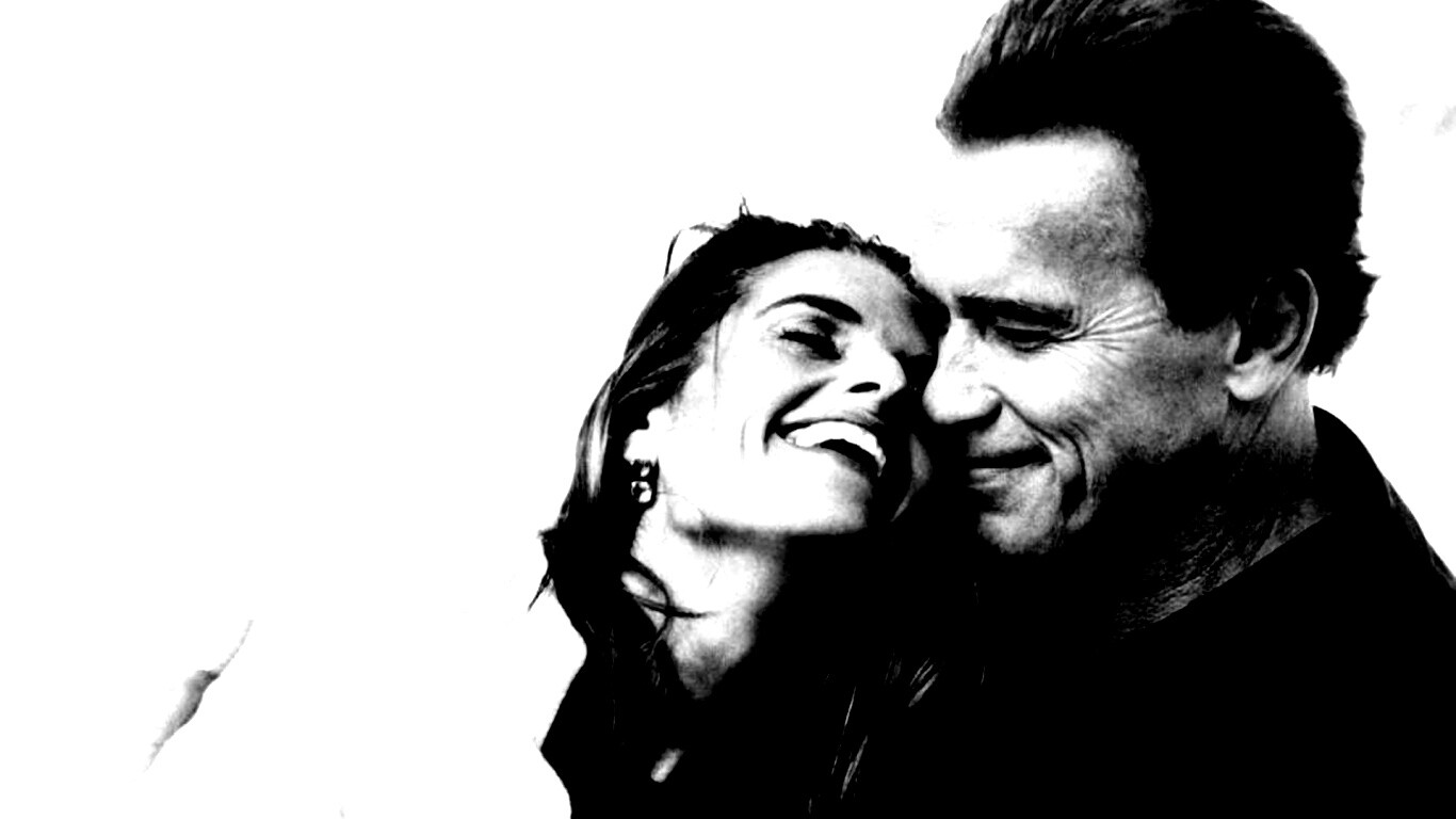 Арнольд Шварцнегер с девушкой обои