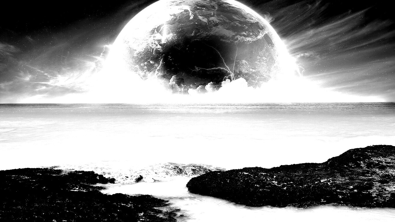 Огромная луна над океаном обои