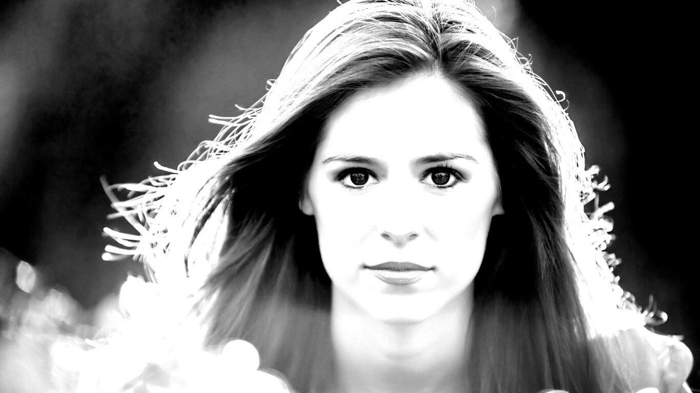 Девушка с голубыми глазами обои