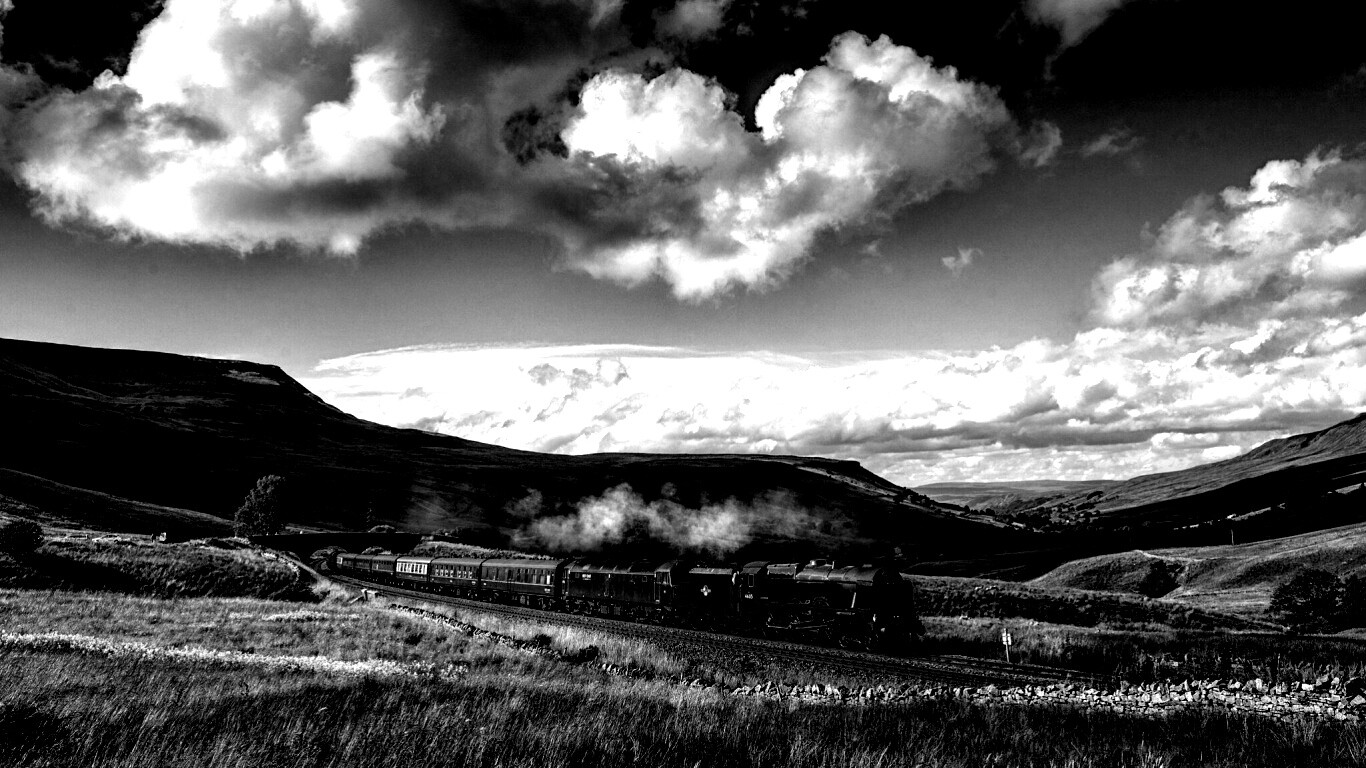 Поезд в долине обои