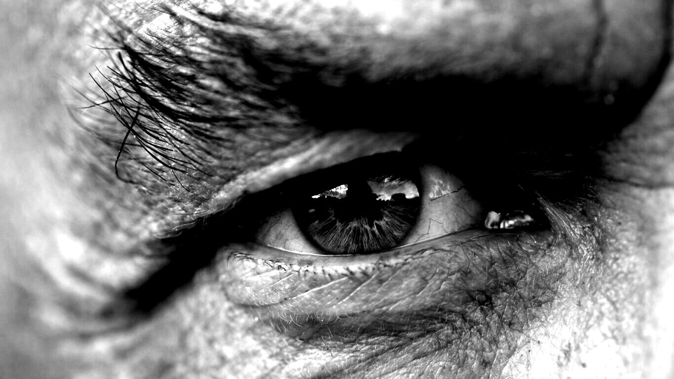 Глаз пожилого человека обои