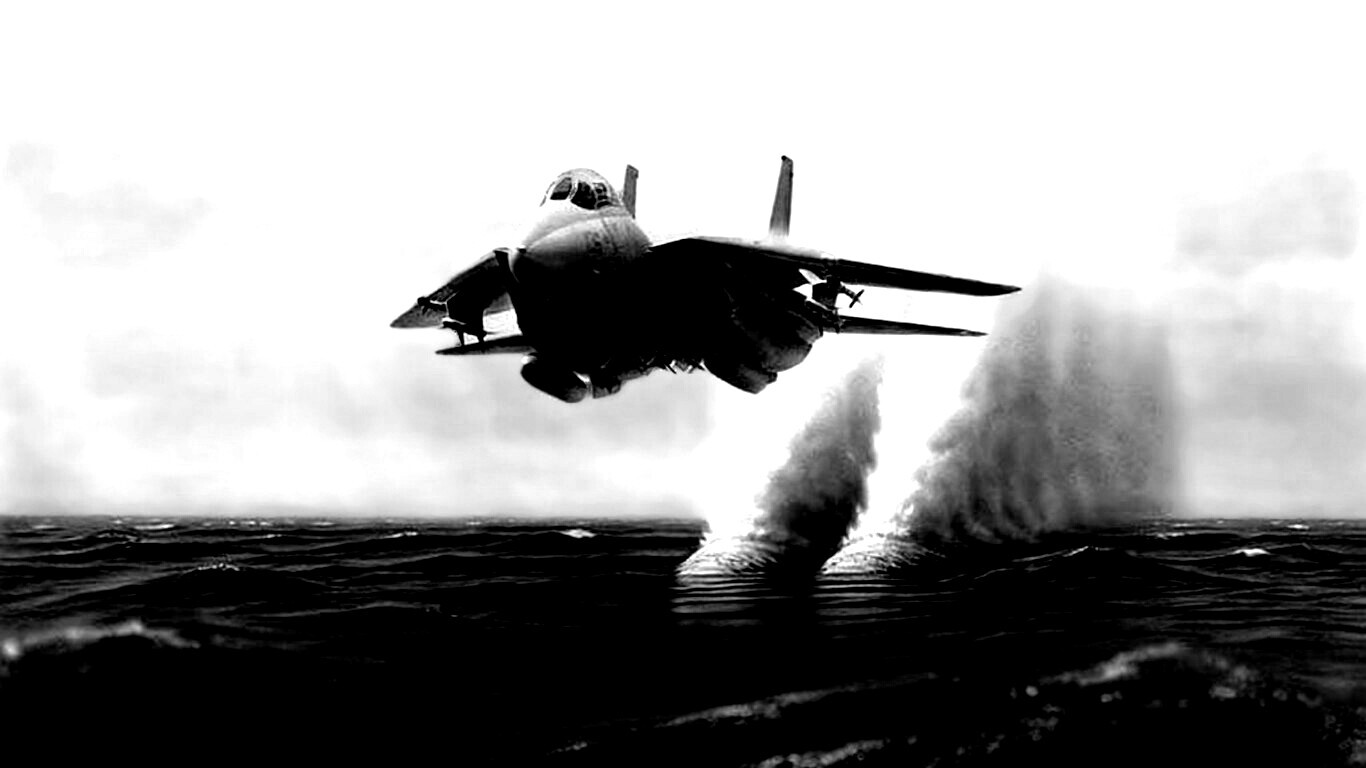 Истребитель над водой обои
