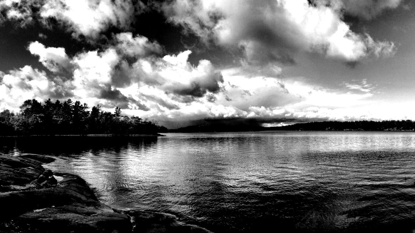 Штиль над озером обои