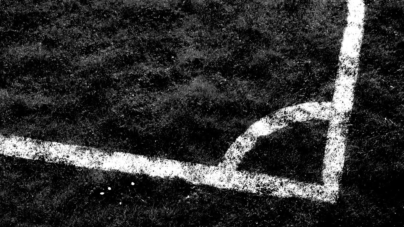 Угол футбольного поля обои