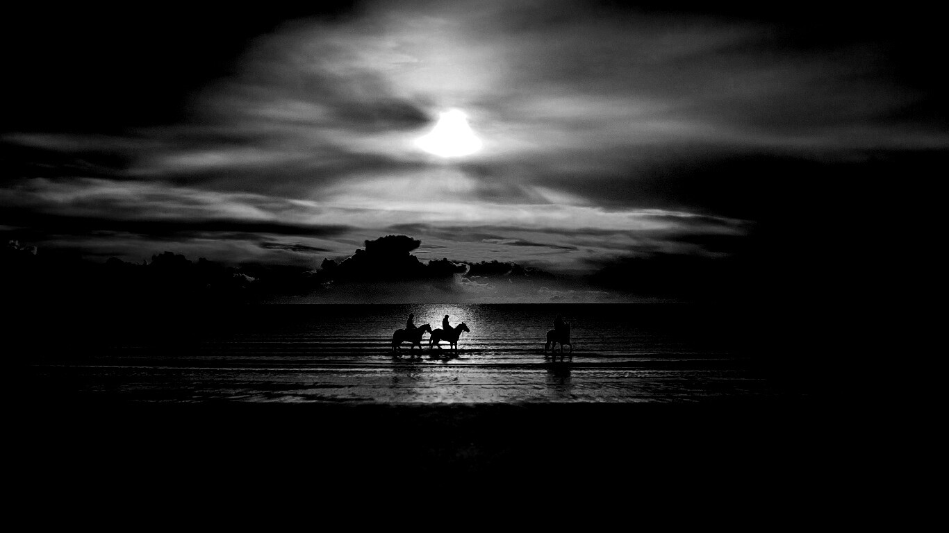 Наездники на закате обои