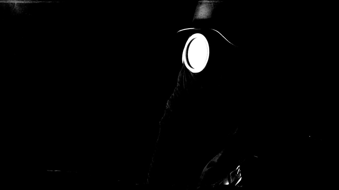 В противогазе обои