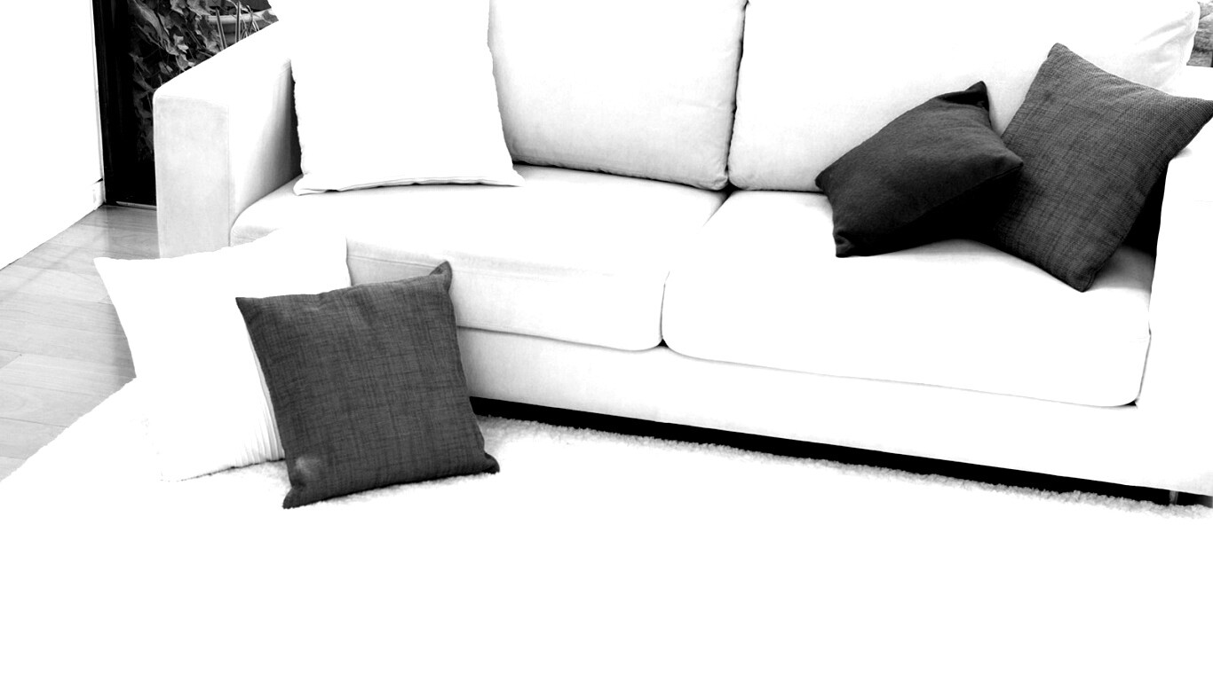 Диван с подушками обои