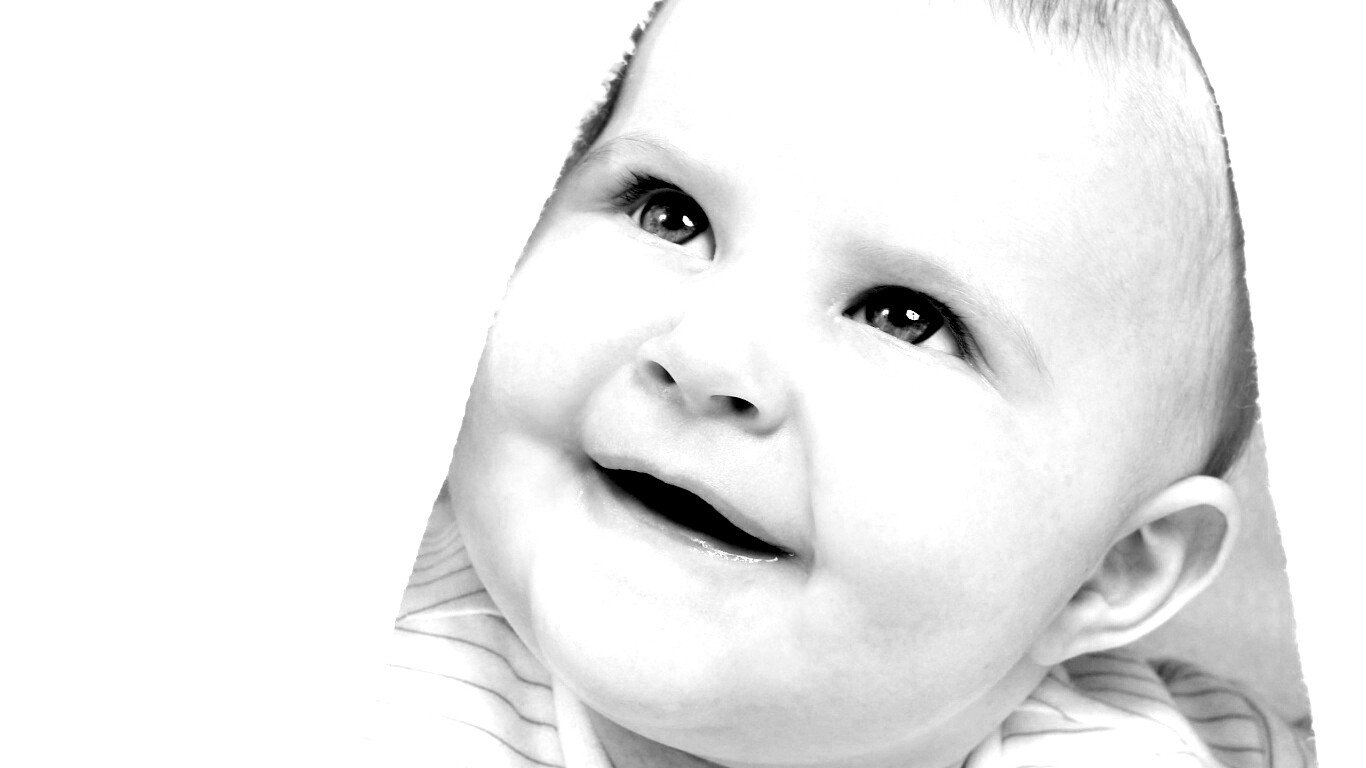 Малыш под полотенцем обои