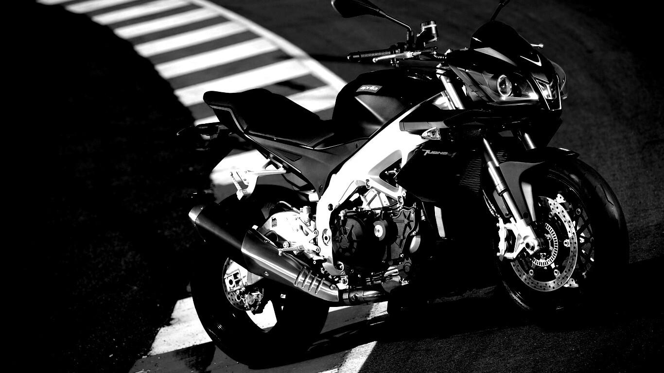 Спортивный мотоцикл Априлия на треке  обои