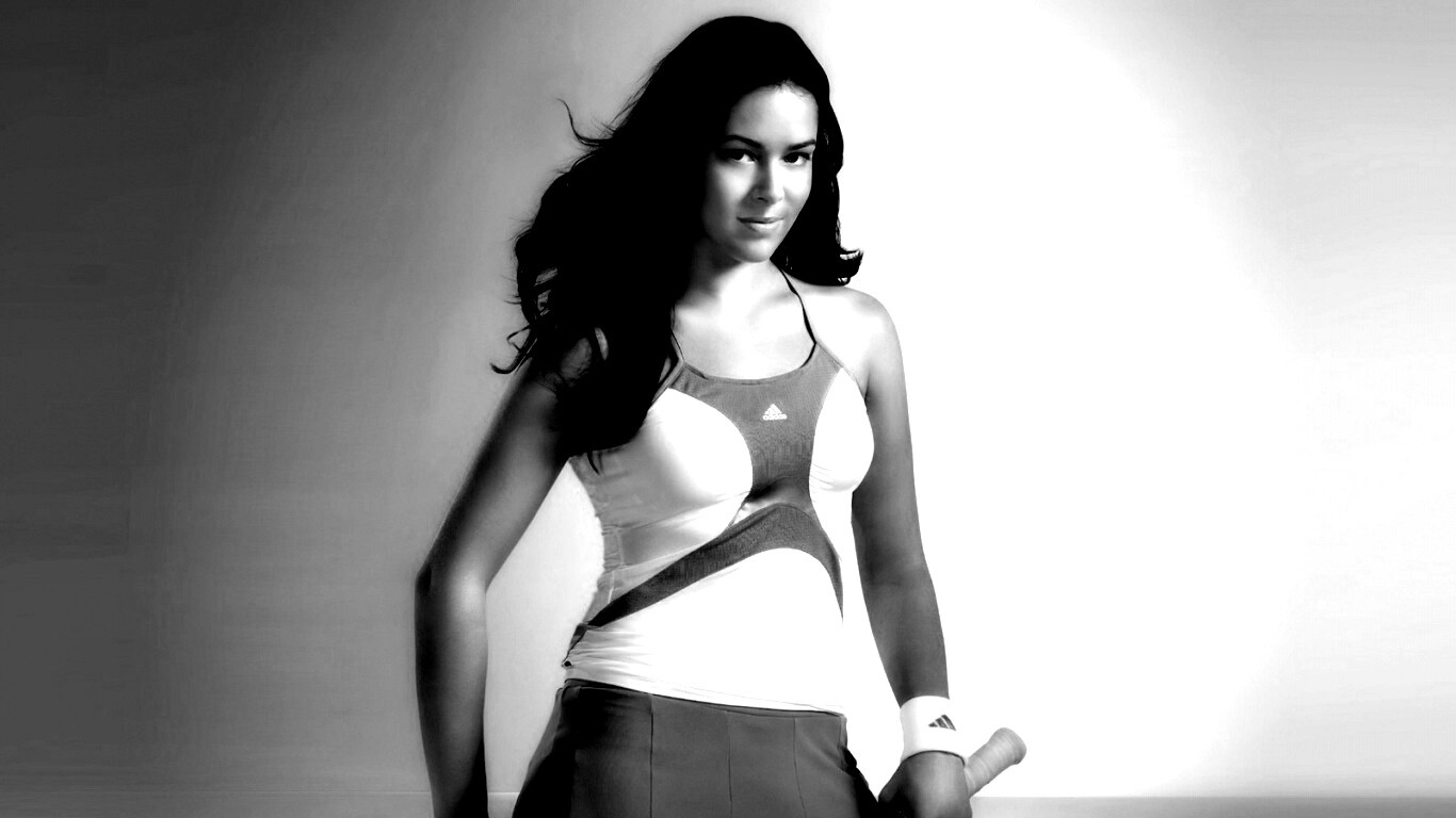 Анна иванович в форме от Adidas обои