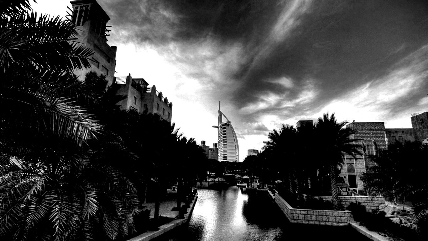 Вид на гостиницу Бурдж Аль Араб в Дубае обои