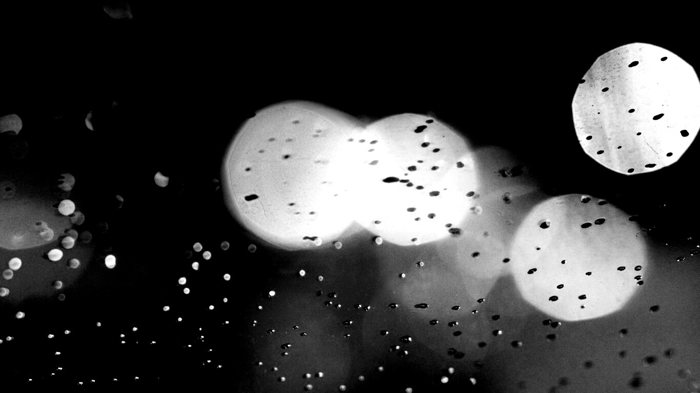 Огни, стекло и капли обои