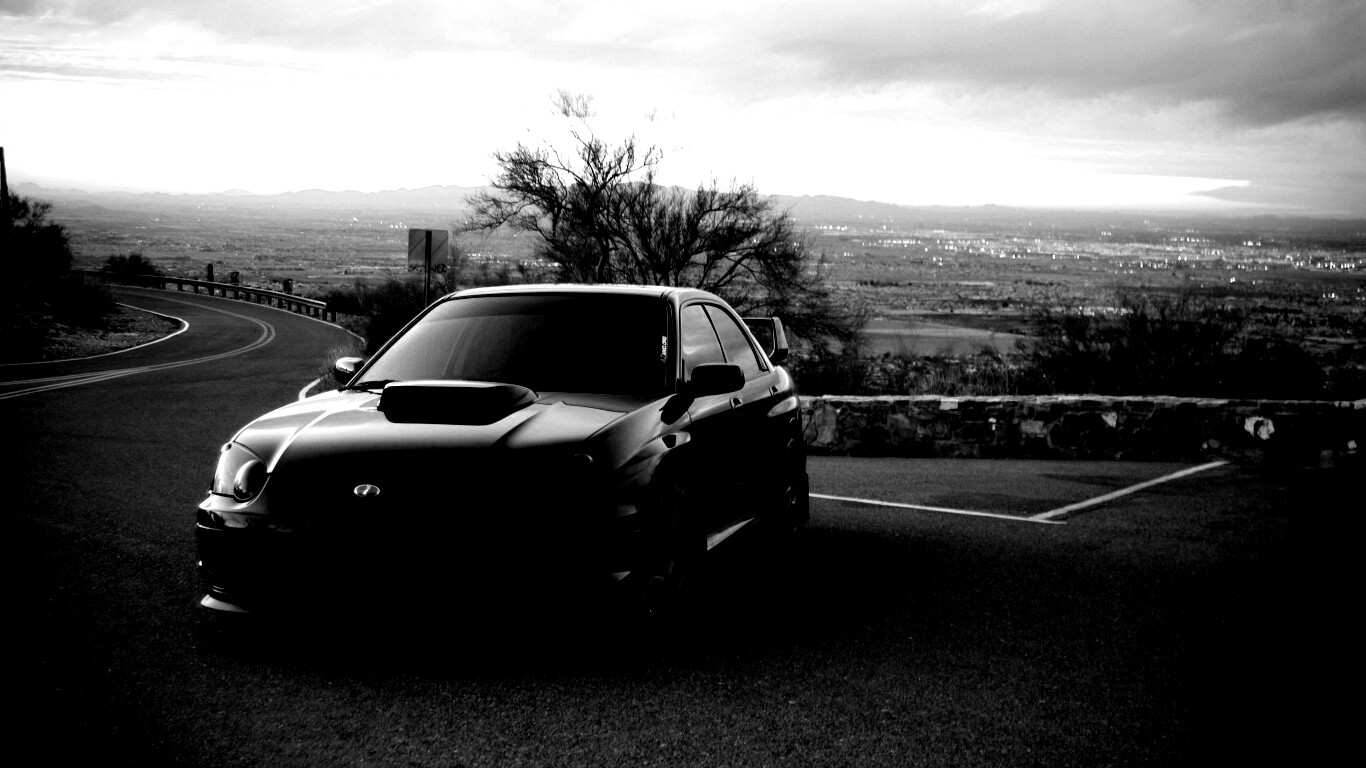 Субару на смотровой алощадке в горах обои