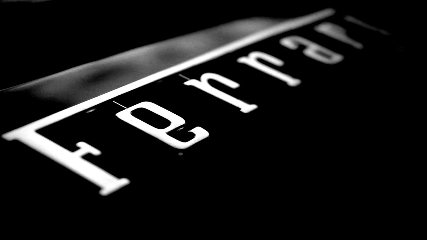 Хромированный логотип Ferrari обои