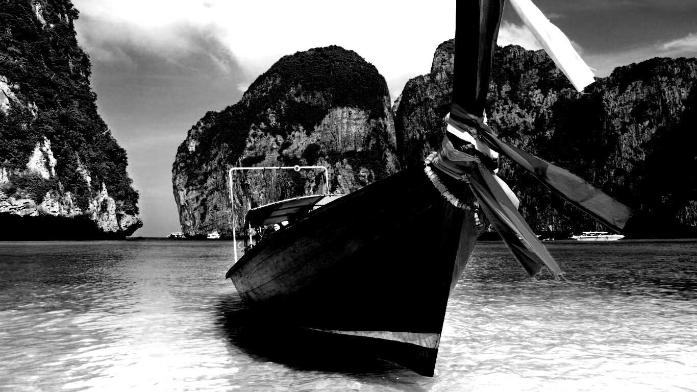 Лодка в райских водах обои