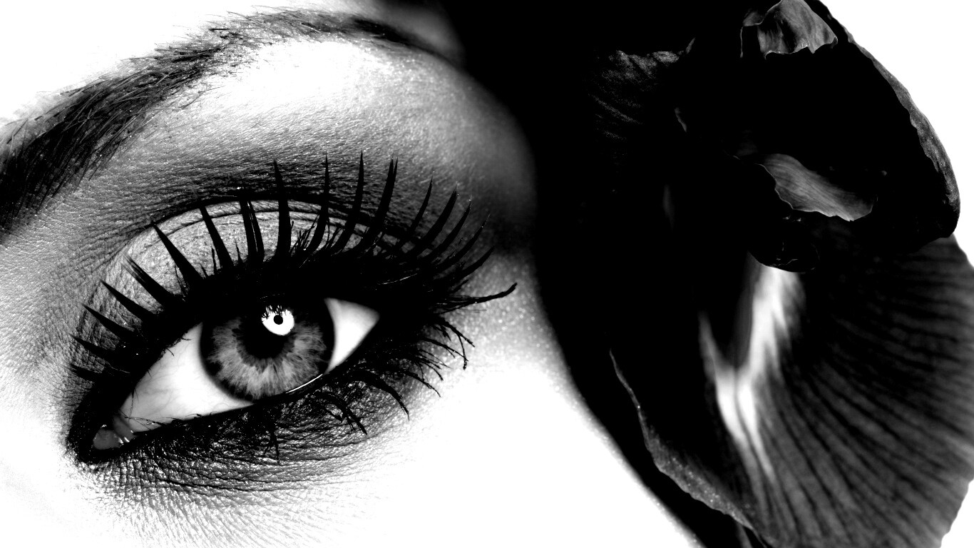 Макияж и цветок обои