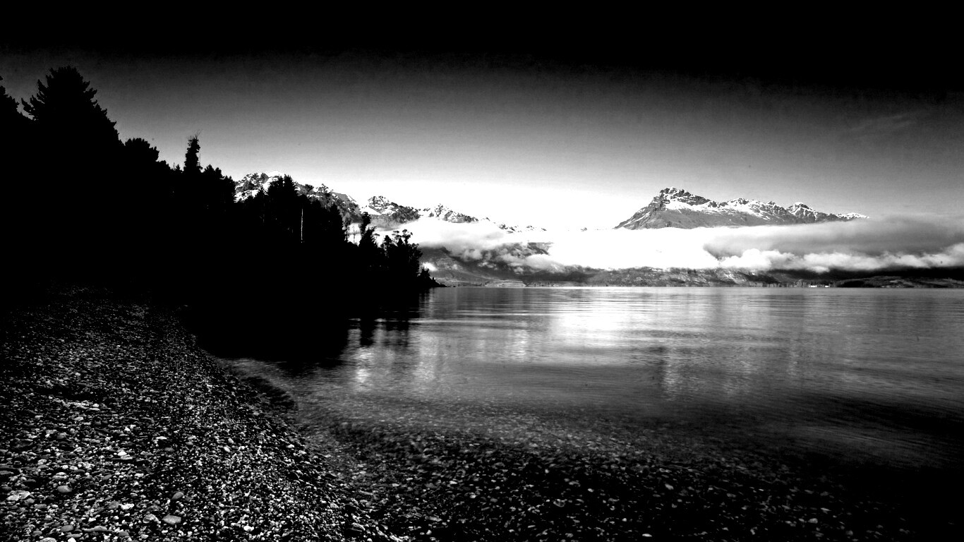 Озеро в предгорье обои