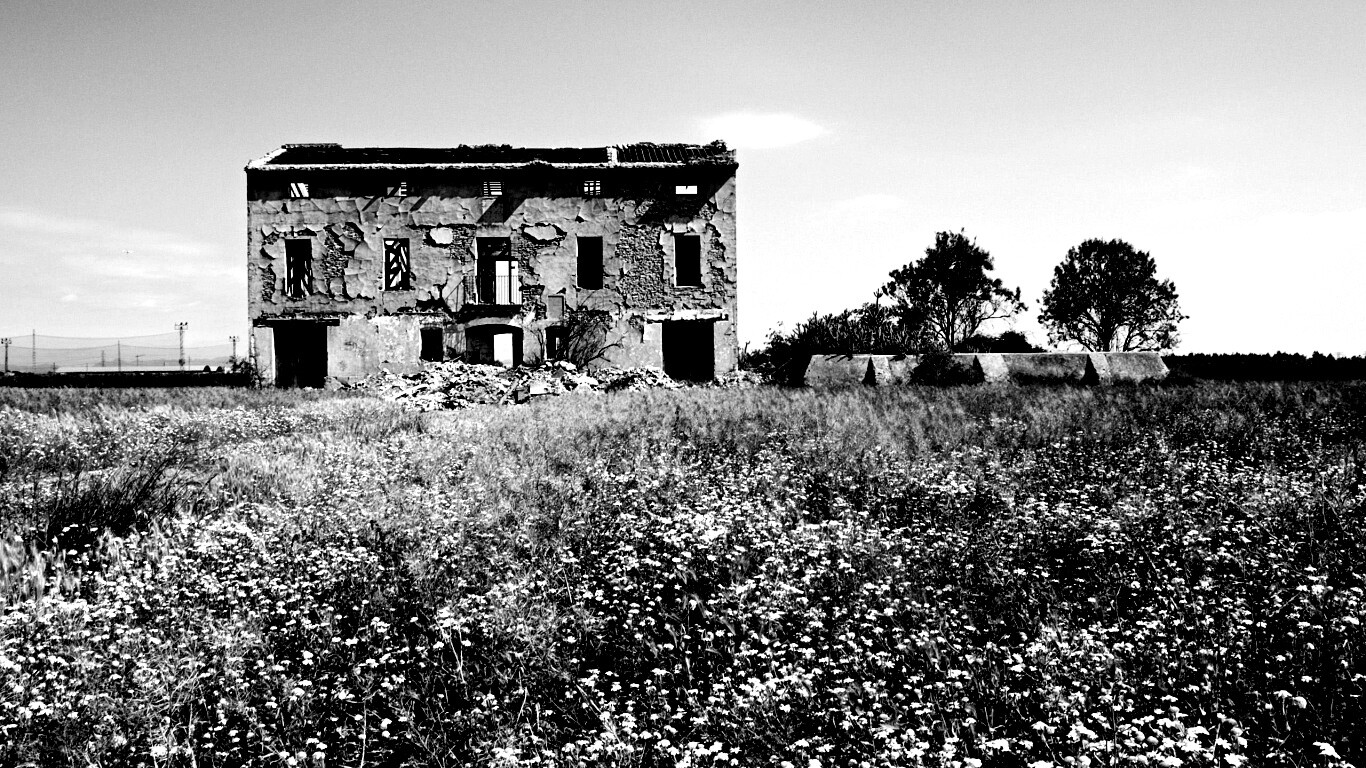 Руины жилого дома обои