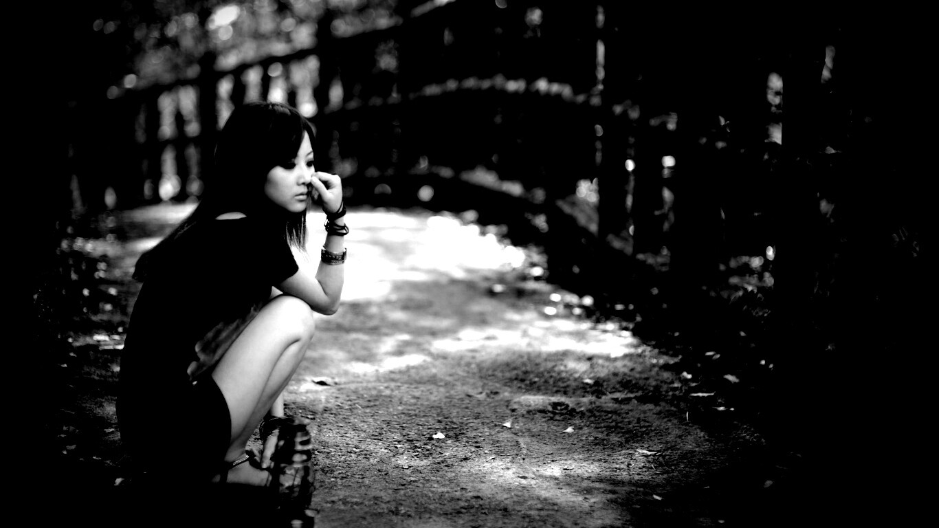 Грустная японская девушка обои