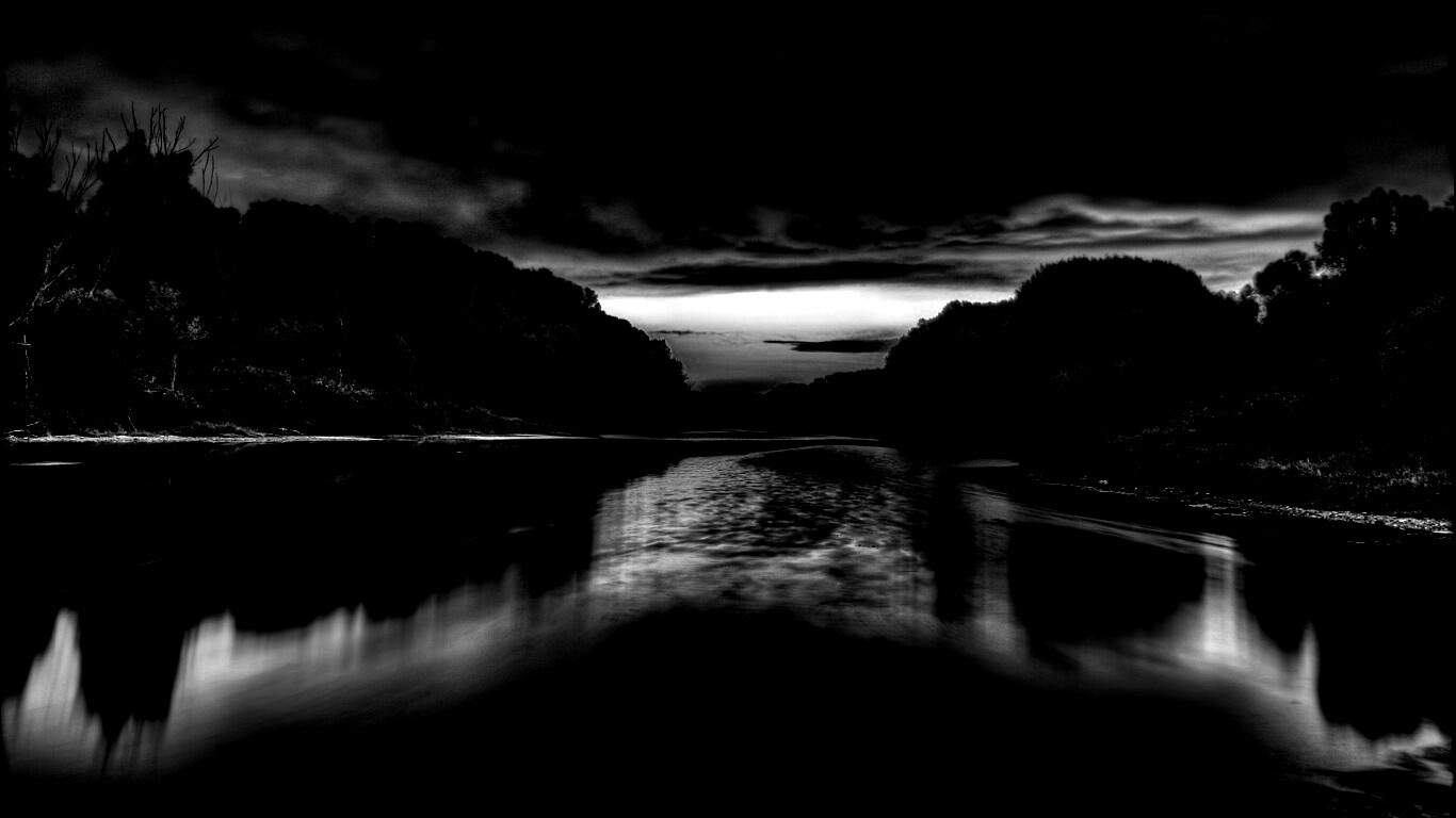 Багровый закат и водная гладь обои