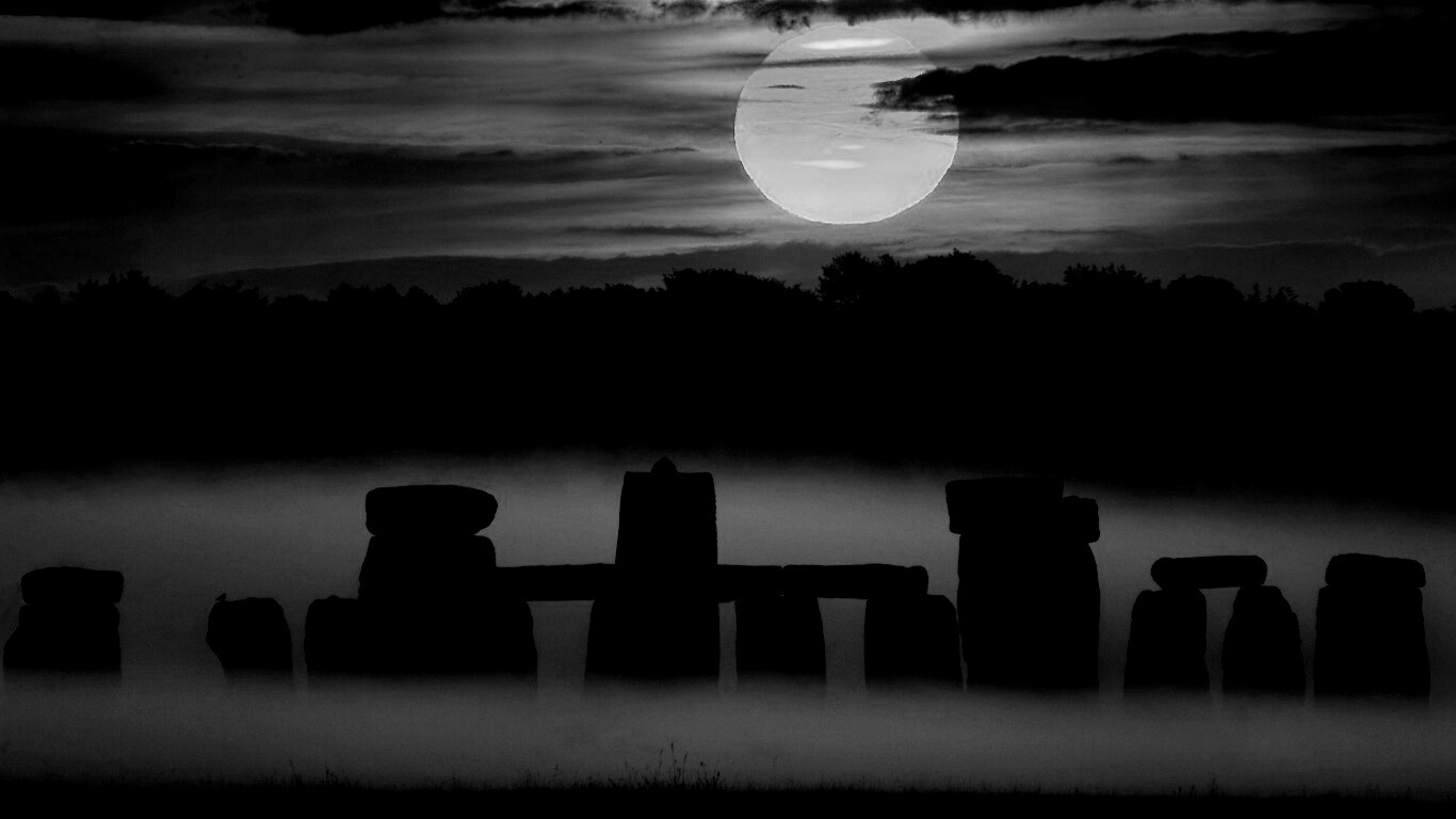 Стоунхэндж в утреннем тумане обои