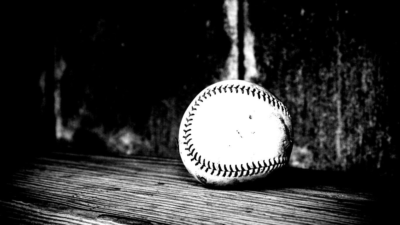 Старый бейсбольный мяч обои