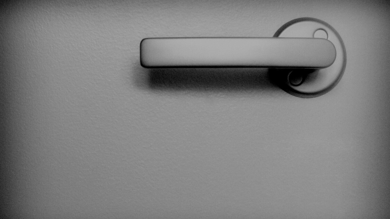 Дверная ручка обои