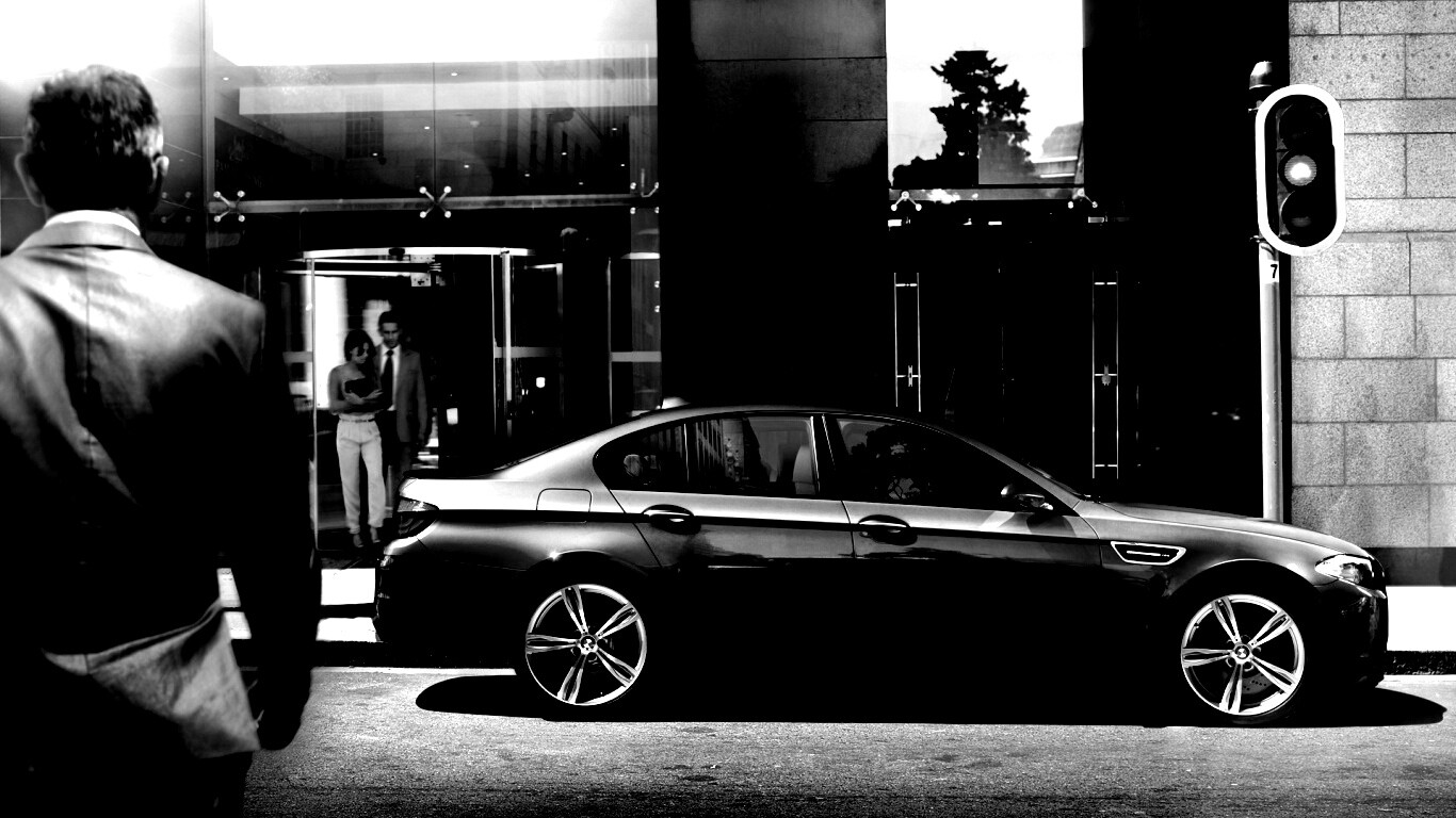 BMW F10 на светофоре обои