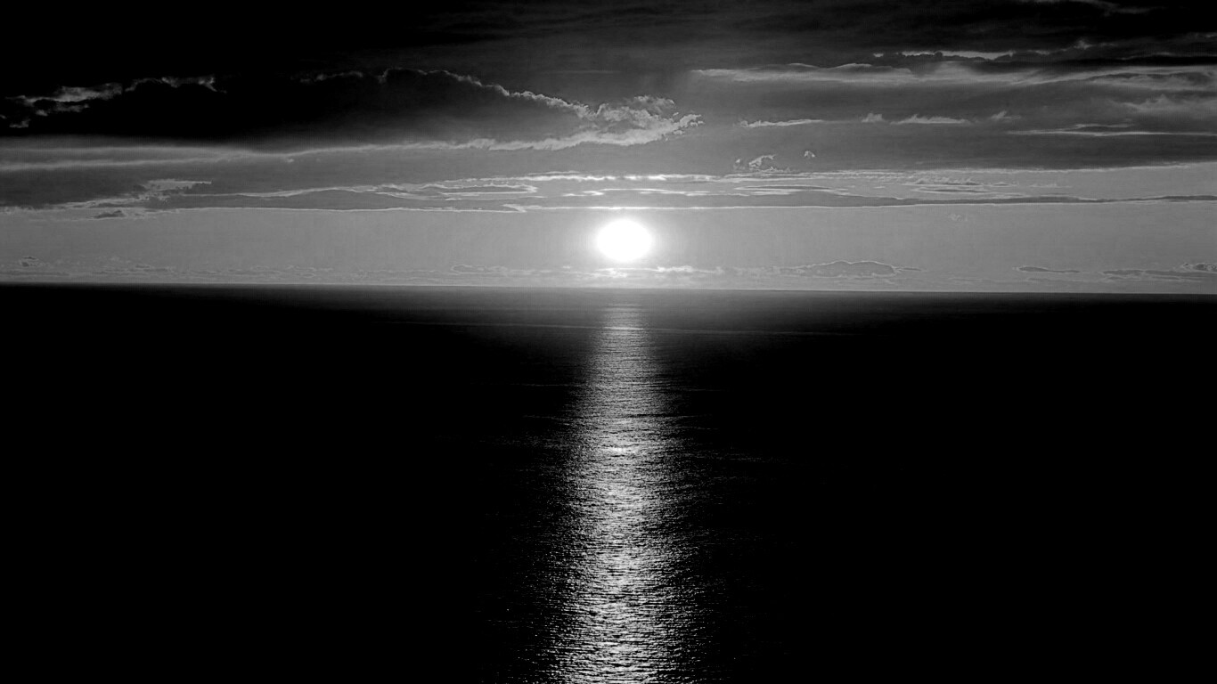 Закат и его отражение в море обои